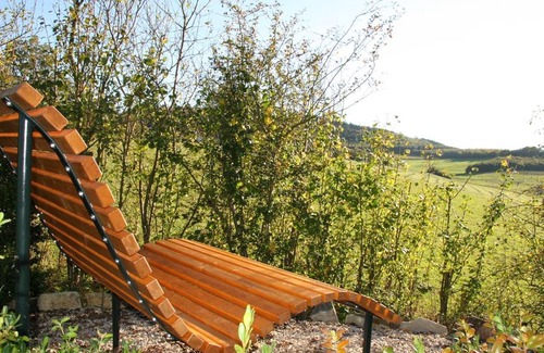 Elchweiler Apartment | Cozy Badger Den Pod for Two with Spa and Breakfast