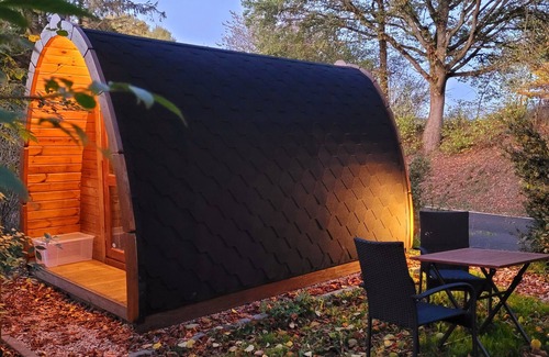 Elchweiler Apartment | Cozy Badger Den Pod for Two with Spa and Breakfast