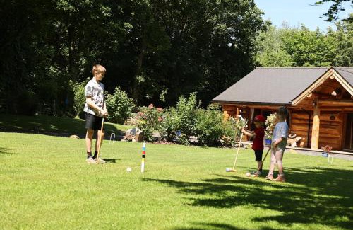 Telford Cabin | Explore Badger's Wood: Family-Friendly Retreat with Hot Tub