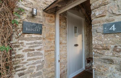 Littlebredy House | Family-Friendly Retreat at Badgers Cottage - Pet Welcomed!