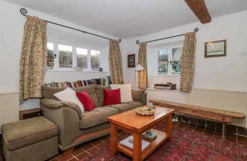 Littlebredy House | Family-Friendly Retreat at Badgers Cottage - Pet Welcomed!