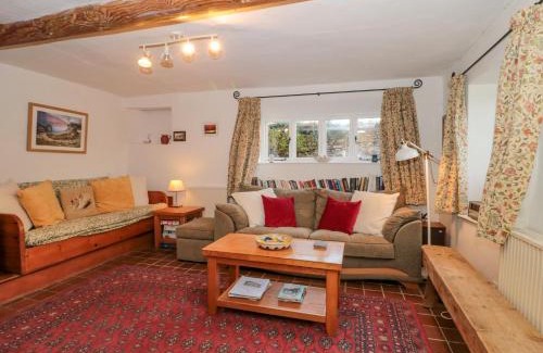 Littlebredy House | Family-Friendly Retreat at Badgers Cottage - Pet Welcomed!