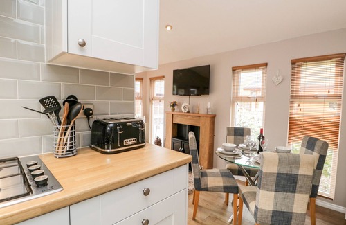 Troutbeck Bridge Cottage | BADGERS HOLLOW LODGE, pet friendly, with hot tub in Windermere