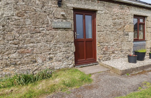 Crowthorne Cottage | Family-Friendly Retreat at Badgers Sett with Kitchen Access