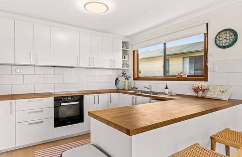 Smiths Beach House | Experience Oceanfront Bliss at Badhuset, Smiths Beach