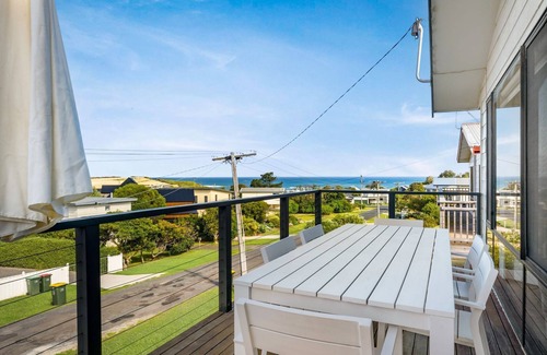 Smiths Beach House | Experience Oceanfront Bliss at Badhuset, Smiths Beach