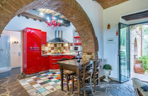 San Pietro in Bossolo Apartment | Pet-Friendly Retreat with Spa & Pool at Badia a Passignano