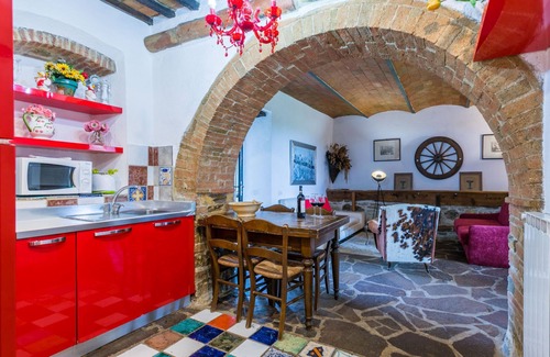 San Pietro in Bossolo Apartment | Pet-Friendly Retreat with Spa & Pool at Badia a Passignano