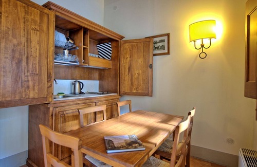 Cincelli Apartment | Discover Badia Di Campoleone: Family-Friendly Retreat