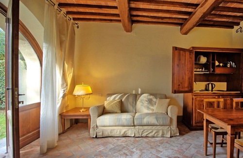 Cincelli Apartment | Discover Badia Di Campoleone with Pool & Family Amenities