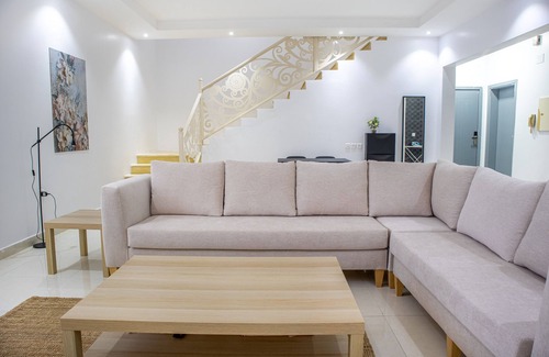 Medina Apartment | Guest Rated 10/10: Badrani A - Qaswarah Residence