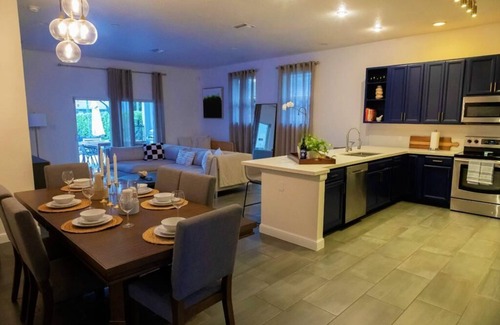 Dania Beach House | Ideal King Suite Near Fort Lauderdale: Pool, Games & Spa!