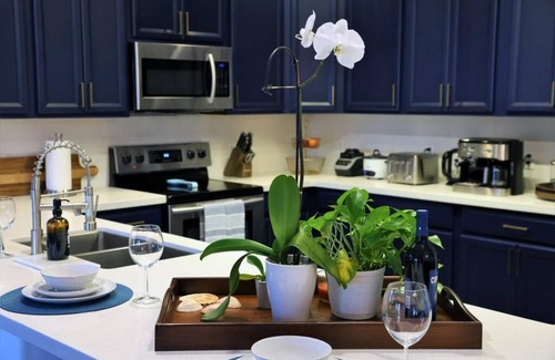 Dania Beach House | Ideal King Suite Near Fort Lauderdale: Pool, Games & Spa!