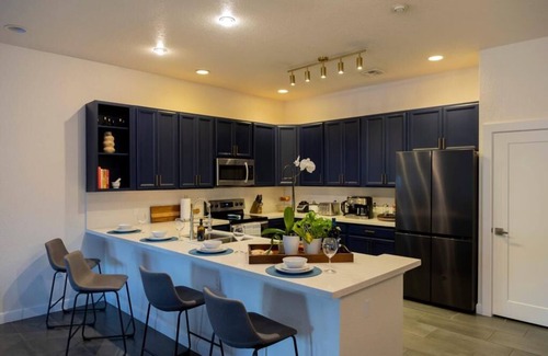 Dania Beach House | Ideal King Suite Near Fort Lauderdale: Pool, Games & Spa!