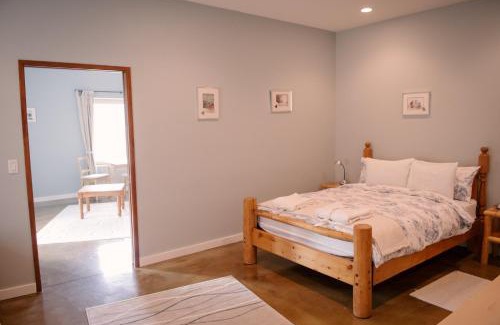 Okanagan-Similkameen Bed & Breakfast | Unforgettable Stay at Baergnaescht B&B – Rated 10/10