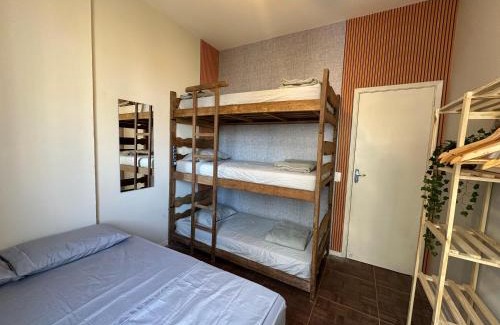 Copacabana House | BagaHouse - Frente ao metrô e 7 min da praia