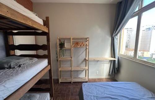 Copacabana House | BagaHouse - Frente ao metrô e 7 min da praia