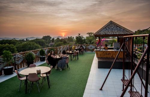 New Bagan Hotel | Bagan View Hotel: Pet-Friendly with Oceanfront Pool Access