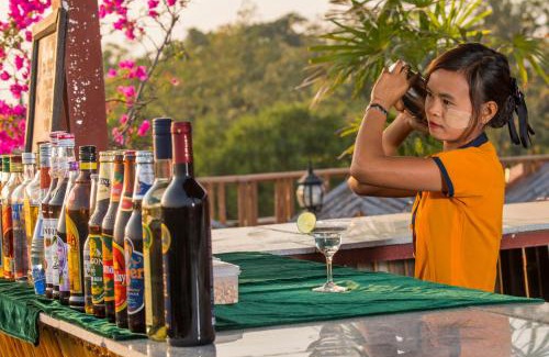 New Bagan Hotel | Bagan View Hotel: Pet-Friendly with Oceanfront Pool Access