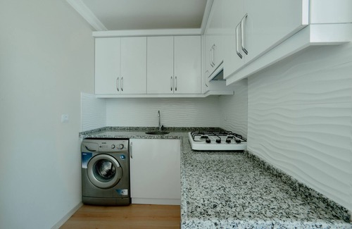 Altınordu Apartment | Discover Bagdad: Family-Friendly Stay with Breakfast Included