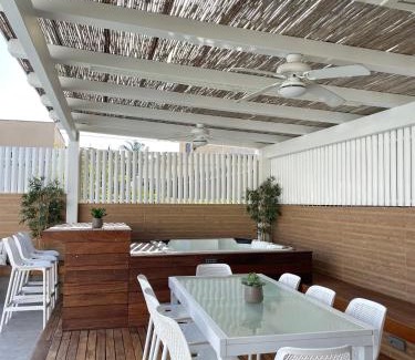Lavi Apartment | Exquisite BaGiva צימרים: Oceanfront Bliss Awaits You