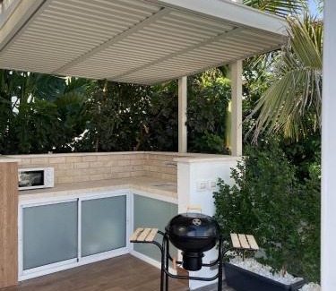 Lavi Apartment | Exquisite BaGiva צימרים: Oceanfront Bliss Awaits You