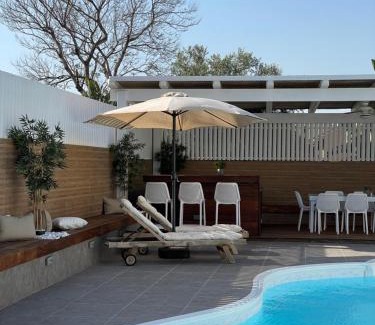Lavi Apartment | Exquisite BaGiva צימרים: Oceanfront Bliss Awaits You