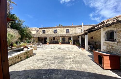 Alcamo Villa | Pet-Friendly Baglio Giganti: Top-Rated 4-Star Escape