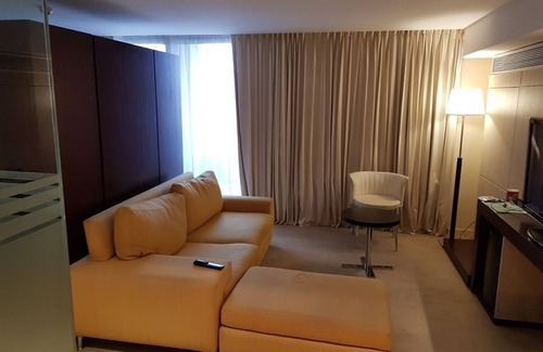 Posadas Hotel | Discover Comfort at BAGU URBANO: Pool, Spa & Family Fun