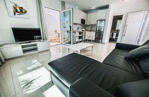 Bahia Calma Hotel | Discover Bahía Calma Beach: Family-Friendly Retreat