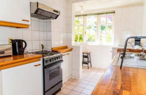 Llifen Apartment | Discover Bahía Coique: Oceanfront Bliss with Pool Access