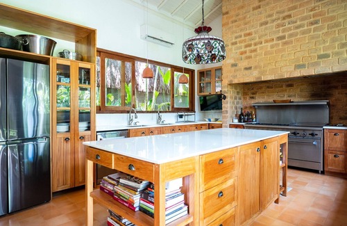 Trancoso Villa | Beachfront Villa in Itapororoca with Pool & Spa Amenities