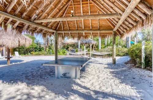 Bahama Bay Resort | Relax at Bahama Bay Resort with Pool and Ocean Views