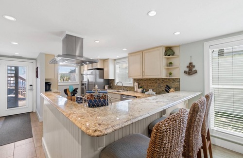 Sunnyside House | Pet-Friendly Bahama West: Beach Access & Free Activities
