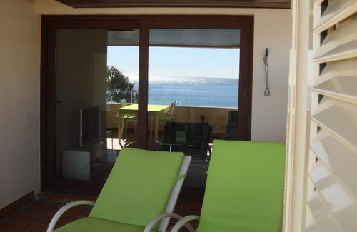 New Golden Mile Apartment | Beachfront Bahia Apartment: Ocean Views & Free WiFi