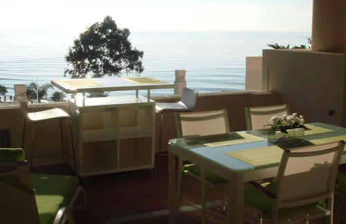 New Golden Mile Apartment | Beachfront Bahia Apartment: Ocean Views & Free WiFi