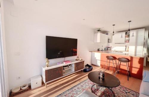 Empuriabrava Apartment | Bahia I 43 - Beachfront Studio with Pet-Friendly Amenities
