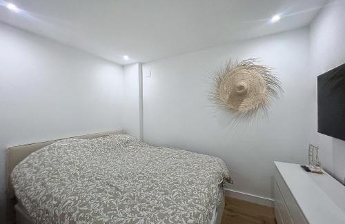Empuriabrava Apartment | Bahia I 43 - Beachfront Studio with Pet-Friendly Amenities
