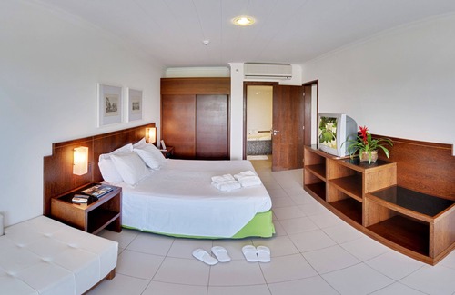 Catu de Abrantes Hotel | Inviting Bahia Plaza Hotel with Ocean View & Spa Amenities