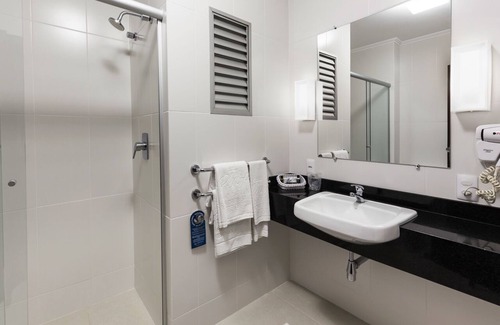 Catu de Abrantes Hotel | Inviting Bahia Plaza Hotel with Ocean View & Spa Amenities