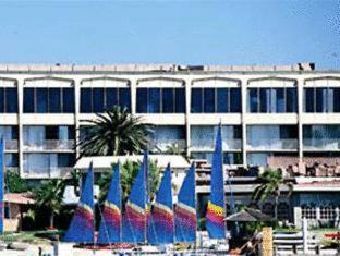Central Mission Beach Hotel | Bahia Resort Hotel: Beachfront Oasis with Unmatched Amenities
