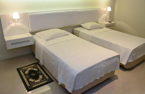 Armacao Hotel | Relax at Bahiamar Hotel: Oceanfront with Pool & Restaurant