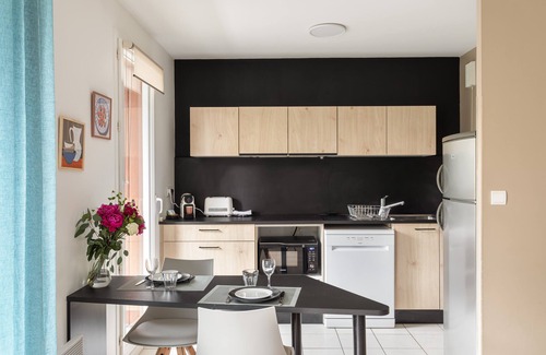 Francisco-Ferrer - Vern Apartment | Tranquil Bahibé Apartment with Balcony & Parking