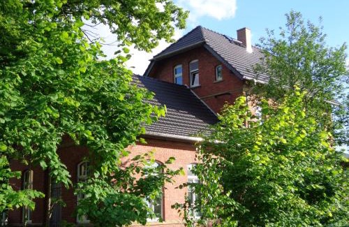Droyßig Apartment | Discover Bahnhof Droyßig: Stay in a Historic Gem
