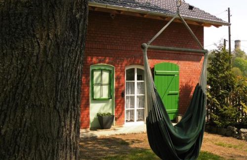 Droyßig Apartment | Discover Bahnhof Droyßig: Stay in a Historic Gem