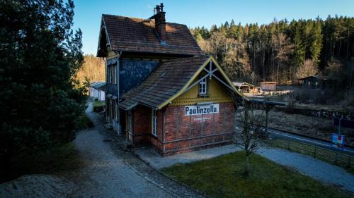 Paulinzella Apartment | Relax at Bahnhof Paulinzella with Sauna and Ocean Views