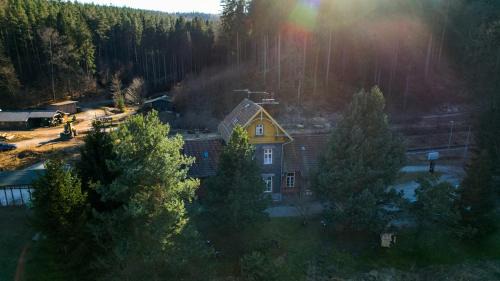 Paulinzella Apartment | Relax at Bahnhof Paulinzella with Sauna and Ocean Views