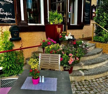 Bad Saarow Hotel | Pet-Friendly Bahnhofshotel Die Neue Bühne with Breakfast