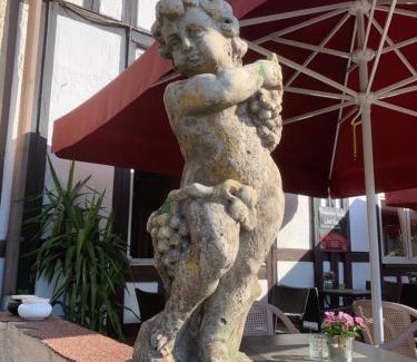 Bad Saarow Hotel | Pet-Friendly Bahnhofshotel Die Neue Bühne with Breakfast