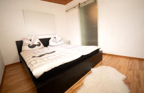 Pregarten House | Family-Friendly Retreat at Bahnwärterhaus - Guest Rated 9.8